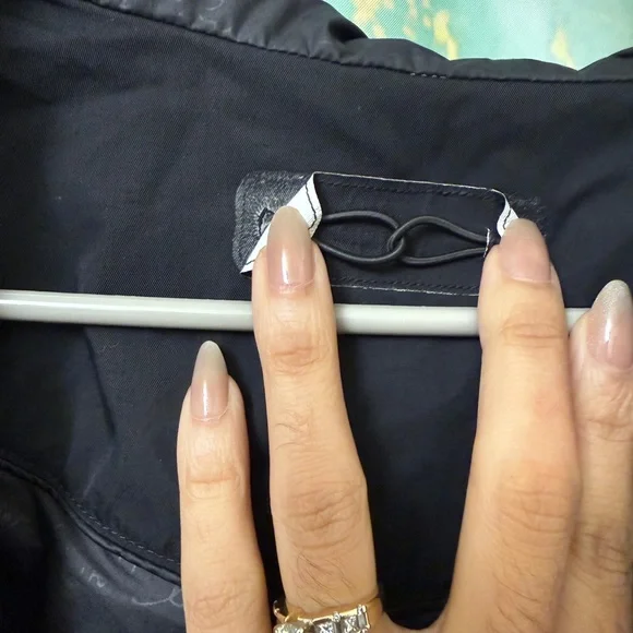 Lululemon Athletica Womens Rain Jacket in Black Sz: 6 - Picture 9 of 9